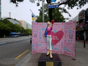 Отель Cony House Apgujeong-Rodeo  Сеул